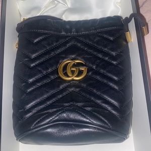Gucci GG Marmont mini bucket bag